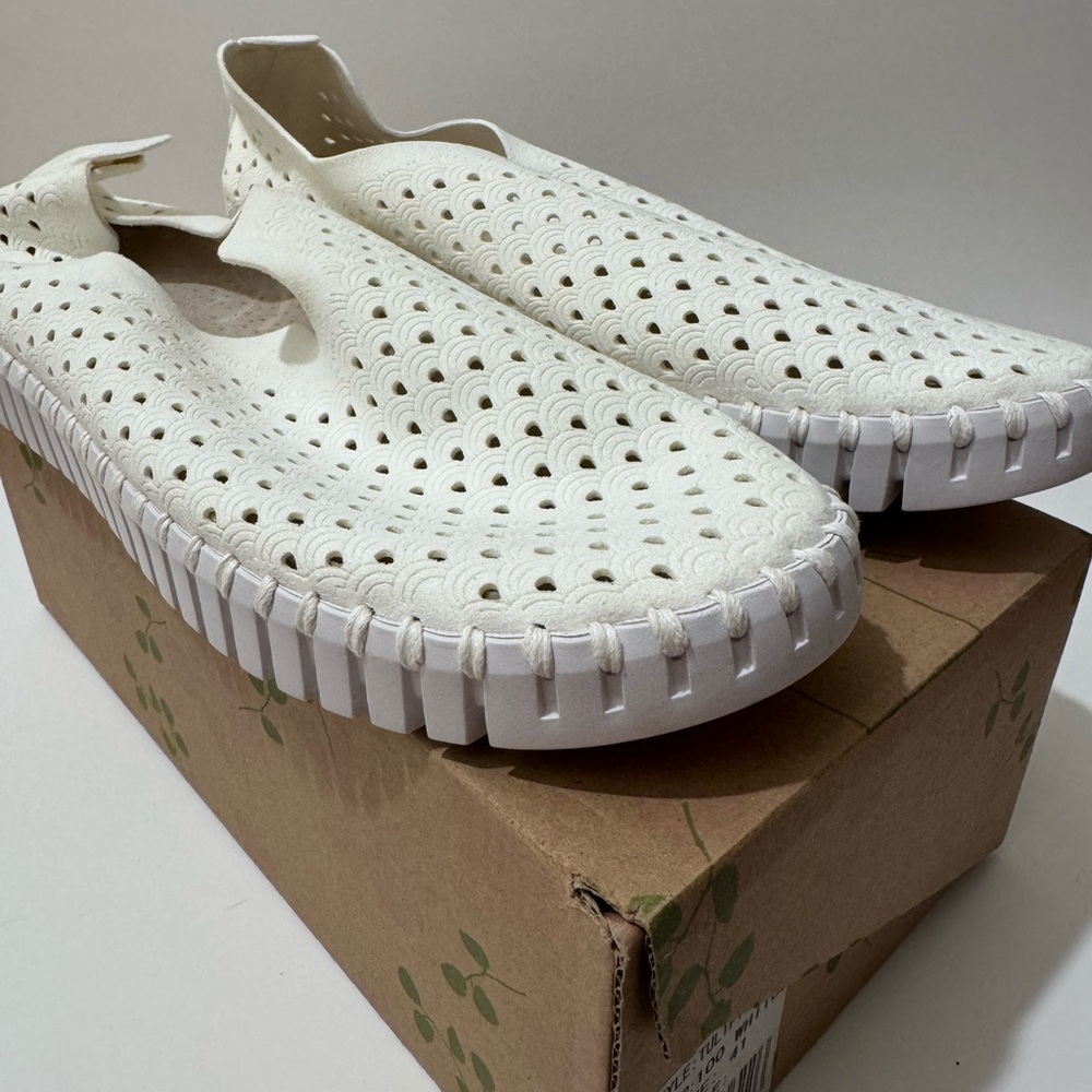 ⭐️ NEW ⭐️ Ilse Jacobsen White Tulip Slip On Shoe